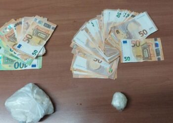 Të mbështjella me personazhet e “La casa de papel”, policia italiane mësyn në shtëpinë e shqiptarit, sekuestron hashash dhe kokainë