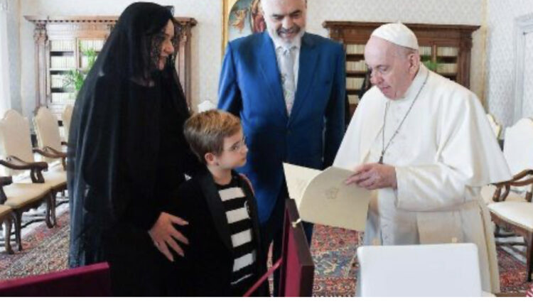 Rama vizitë zyrtare në Vatikan, i shoqëruar nga bashkëshortja dhe djali pritet nga Ati i Shenjtë, Papa Françesku