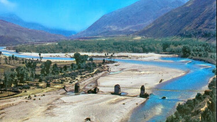 Peticioni për lumin Vjosa: Më shume se 18,000 firma për të shpallur luginën e Vjosës Park Kombëtar