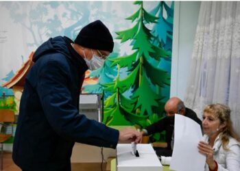 Bullgarët votojnë për zgjedhjen e presidentit