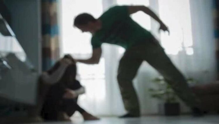 22-vjeçarja tentoi të vetëvritet me thikë në Korçë, policia zbulon shkakun