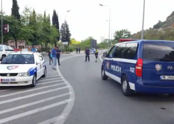 Makinën plot me emigrantë, 39-vjeçari i ikën policisë, ndjekje si në filma në Korçë