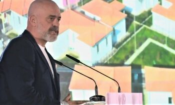 Tërmeti i 26 nëntorit, dorëzohen banesat e para, Rama: Ndryshon jeta e 33 mijë familjeve