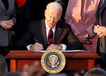Plani prej 1.2 trilionë dollarësh, Biden firmos projektligjin historik për infrastrukturën