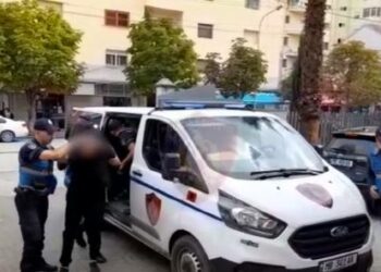 Arrestohet topografi i bashkisë së Himarës, falsifikoi pronën dhe më pas e shiti