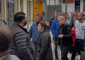 PREKËSE/ Familjarët e Mateos: Ne e mbanin me bukë! Të varet, burgu është si hotel për të! Na qan zemra, se lot s’kemi më