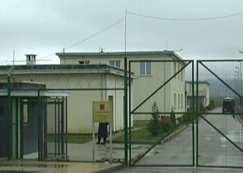 Përkeqësohet situata në burgun e Drenovës për shkak të Covid-19