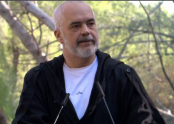 Plani për pastrimin e territorit nis nga Vlora, Rama: Të jesh patriot s’do të thotë që të jesh gati të zbrazës pushkën në ‘FB’