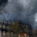 Zjarri i madh përfshin ndërtesat historike në qendër të Parisit