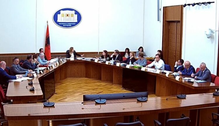 Hetimi për Inceneratorët, Tabaku: Në 3 kontratat, ligji është shkelur me të dyja këmbët