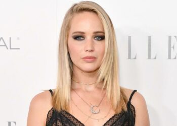 Jennifer Lawrence rrëfen eksperiencën e frikshme në ajër