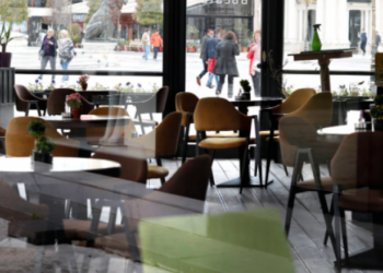 Masat e reja në Maqedoninë e Veriut, nga sot qytetarët futen në lokal me certifikatë vaksinimi