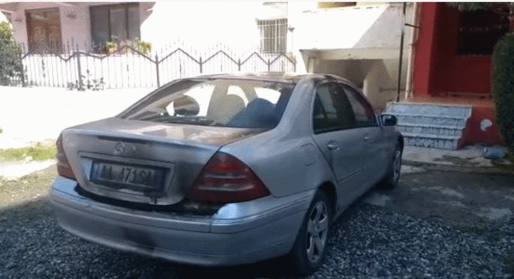 Dyshohet për zjarrvënie të qëllimshme, shkrumbohet automjeti në Korçë