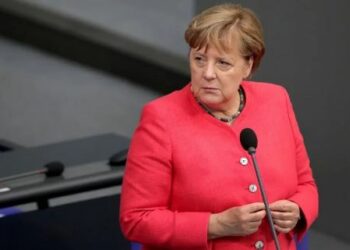 Merkel i kërkon Rusisë të ndërhyjë në krizën e emigrantëve në kufirin e Bjellorusisë