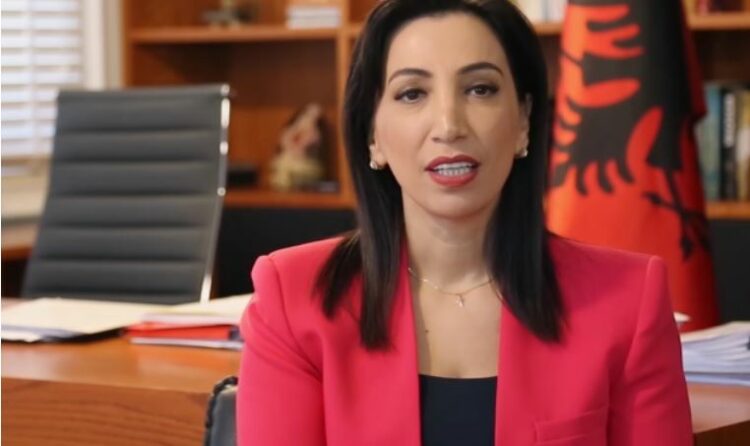 Mësuesi i dënuar për ‘pedofili’ u punësua në një shkollë në Berat, Kushi: E pafalshme!