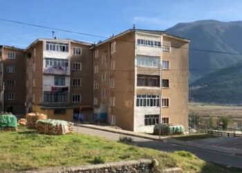 Në 12 orë 5 lëkundje tërmeti në Bulqizë, nënprefekti: S’do lejohet që banorët të futen në pallatin që rrezikon shembje