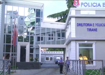 Goditi me sende të forta pronarin e një dyqani tek Rruga e Kavajës, arrestohet 30-vjeçari