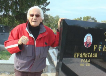 “Do jetoj edhe katër vite të tjera”/ E pazakontë në Serbi: Çifti i të moshuarve bën gati varrin, thonë se e dinë kur do vdesin