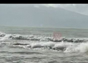 Trageti më pasagjerë nga Brindizi ankorohet pas 6 orësh në Portin e Vlorës, pasagjerët: U frikësuam!