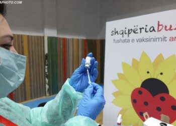 Shqipëria ndër vendet më pak të vaksinuara në Europë; shtetet e pavaksinuara kanë më shumë vdekje