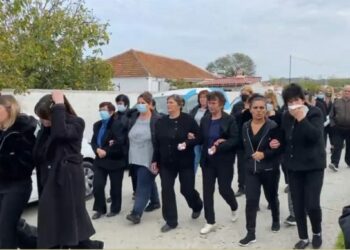 I jepet lamtumira e fundit Mateos/ Qindra njerëz në ceremoni, 8-vjeçari përcillet në banesën e fundit