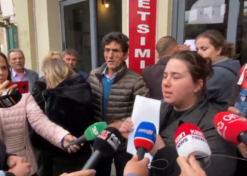 E nisin nga gazetarët, familjarët e Mateos mbledhin firmat: Kërkojmë varje të autorit, qytetarët të na bashkohen
