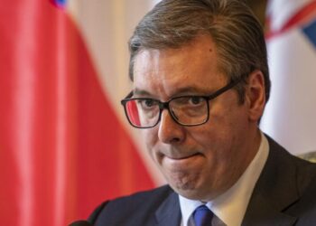 Nuk e thirrën në samitin e demokracisë, Vuçiç “thumbon” SHBA