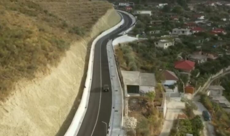 Përfundon rikonstruksioni i plotë i rrugës së Kalasë së Beratit, kryebashkiaku: Do sjellë impakt të lartë në turizëm