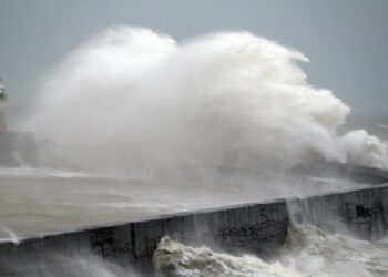 Moti në Shqipëri, pas orës 15:00 nis cikloni dhe reshjet masive, vjen nga Adriatiku