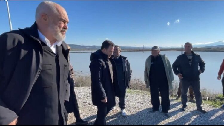 Rama inspekton grykëderdhjen e Vjosës: Falë investimeve, situata më mirë se vitet e kaluara