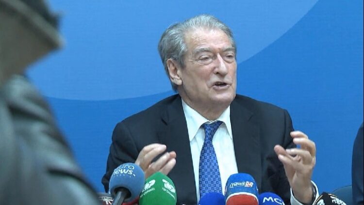 Berisha paralajmëron protesta: Revolucionin nuk e ndal njeri, mjerë ai që mendon ndryshe