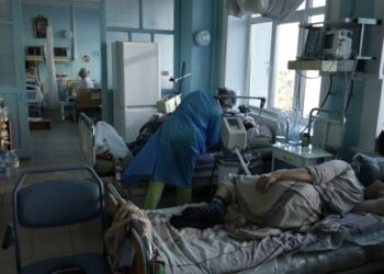 Rekord infektimesh në Mbretërinë e Bashkuar për shkak të variantit Omicron