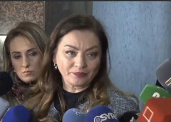 Delegatët te Basha/ Vokshi: Ju e dini mirë sa mban salla e Pallatit të Kongresve