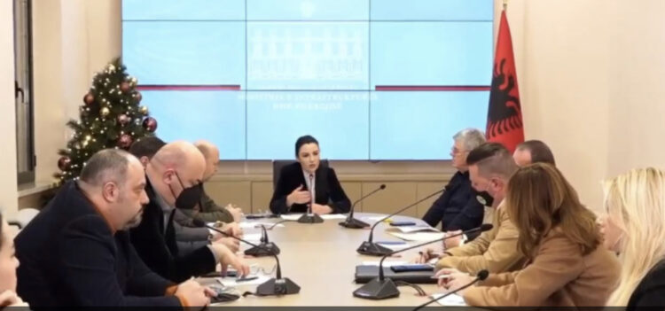 Balluku ‘përcjell’ përfaqësuesit e shoqatave të biznesit: Do flasim prapë në qershor