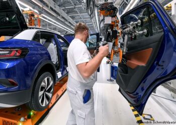 Kriza / Prodhimi i automjeteve në Gjermani bie në nivelin e vitit 1974