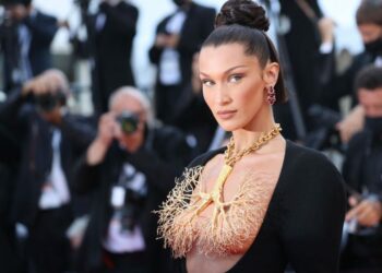 Bella Hadid zbulon arsyen e rikthimit në ‘Victoria’s Secret’