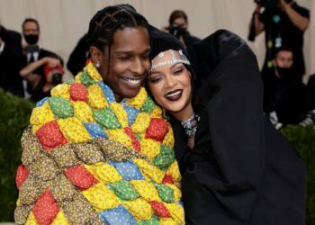 Pse fansat mendojnë se Rihanna është shtatzënë?!