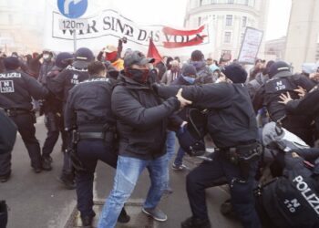 Austria drejt një tjetër izolimi, rreth 40 mijë veta protestojnë kundër vaksinës