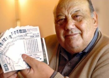 I shpëtoi 7 herë vdekjes dhe më pas fitoi lotarinë, njihuni me njeriun më me fat në botë