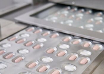 Efektiv edhe ndaj variantit Omicron, FDA miraton ilaçin e parë antiviral që trajton COVID-in