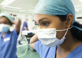 STUDIMI/ Omicron është më i butë, por ku qëndron shqetësimi?