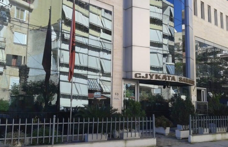 Gjykata kthen në burg të riun problematik në Sarandë, theu arrestin shtëpiak
