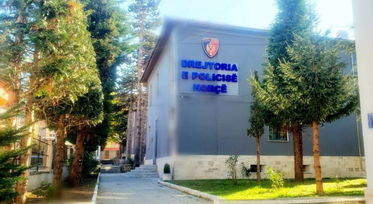 U kapën duke transportuar 6 emigrantë me taksi, 3 të arrestuar në Korçë