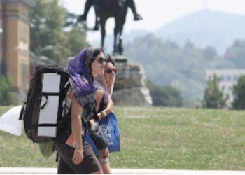 Të huajt që vijnë në Shqipëri, qeveria miraton vizat pullë dhe elektronike