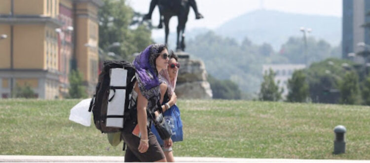 Të huajt që vijnë në Shqipëri, qeveria miraton vizat pullë dhe elektronike