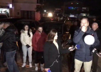 Banorët e Laprakës sërish në protestë, bllokojnë 1 orë rrugën, mesazh qeverisë