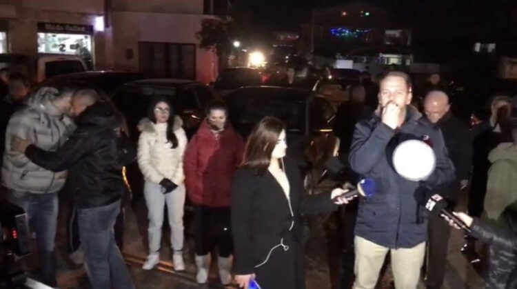 Banorët e Laprakës sërish në protestë, bllokojnë 1 orë rrugën, mesazh qeverisë