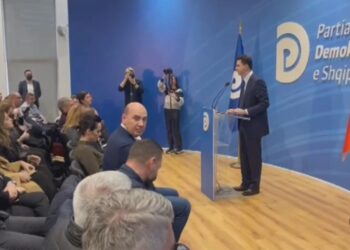 Raportimi i VOA: Situatë e nderë në PD, luftë nervash dhe force