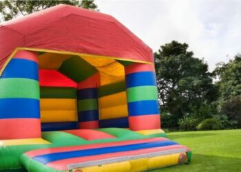 Tragjedi në Australi, era ngre në ajër kështjellën prej gome, humbin jetën 4 fëmijë