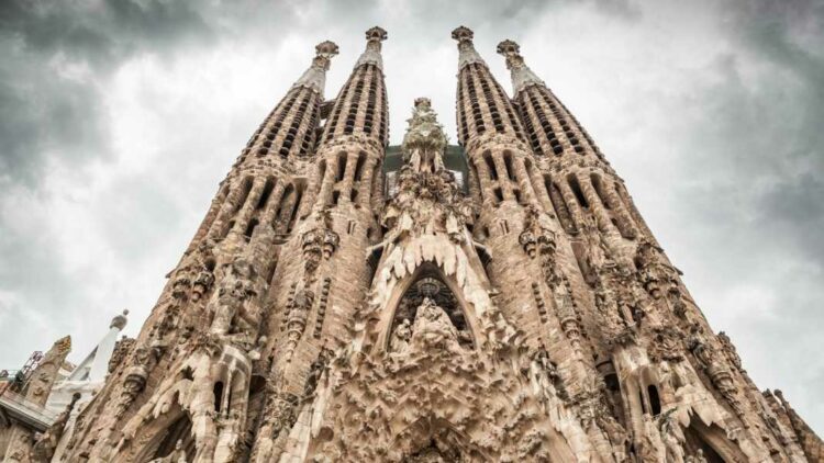Pse u desh më shumë se 1 shekull për ndërtuar katedralen ‘La Sagrada Familia’?